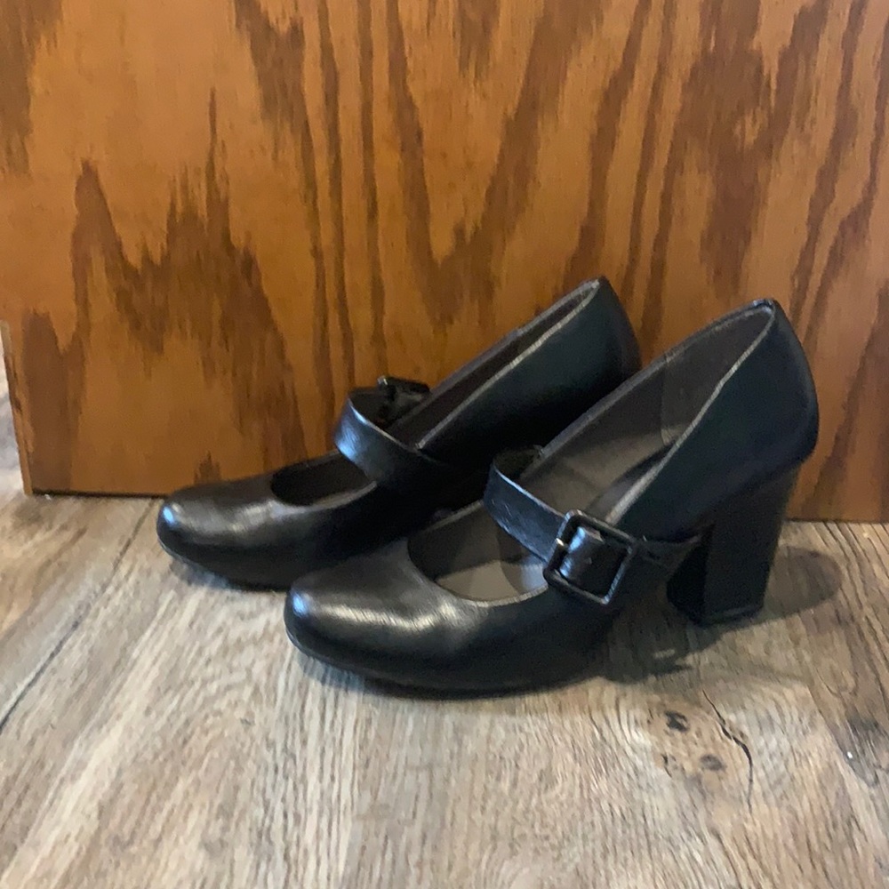 Women’s life stride heels